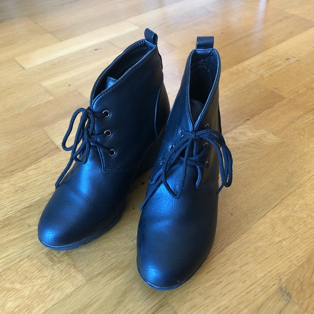Boots - Picture 2 of 6